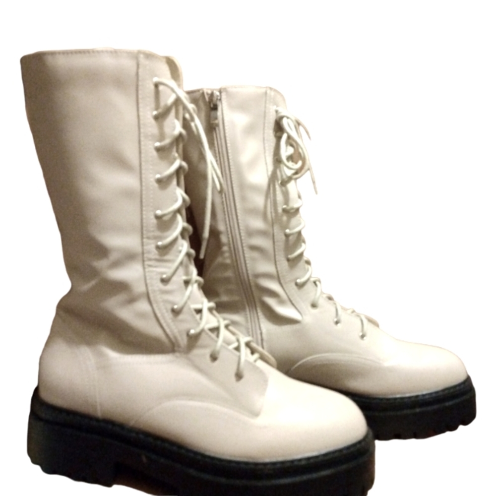 PRETTY LITTLE THING NWOT Light Tan Combat Boots Size 6